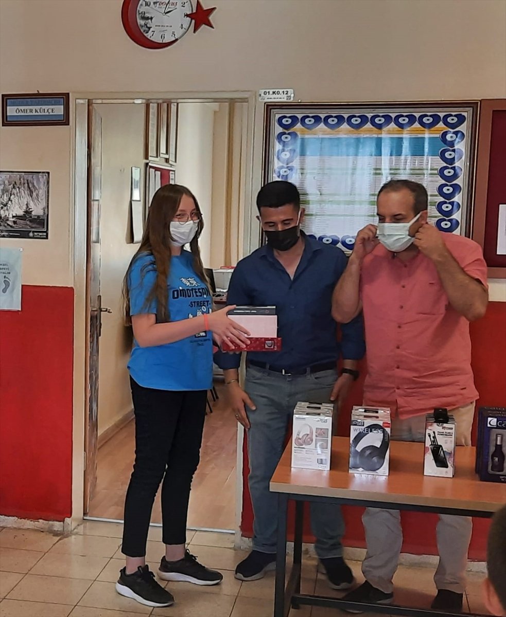 Beyşehir'de Mahalle Muhtarı Maaşıyla Fen Lisesini Kazanan Öğrencileri Ödüllendirdi