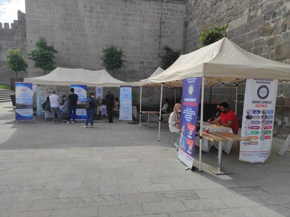 Kayseri'de 1100 Öğrenciye Tercihlerini Doğru Yapmaları İçin Destek