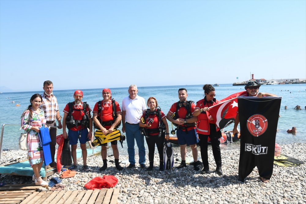 Kemer'de Dalgıçların Deniz Dibi Temizliği İçin Girdiği Noktadan Atık Çıkmaması Sevindirdi