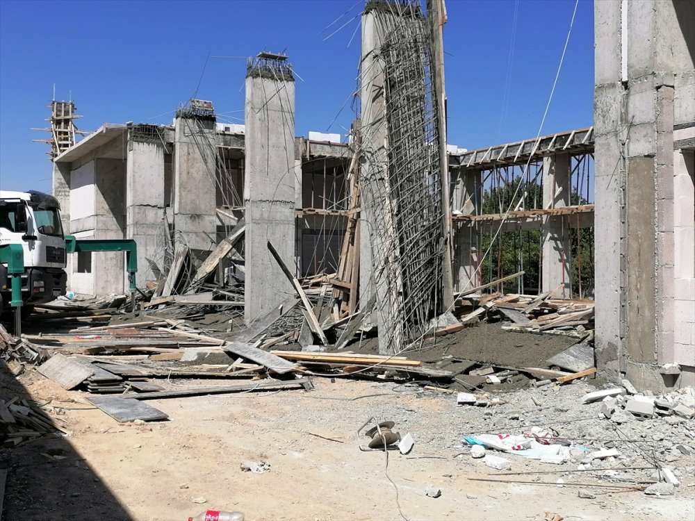 Konya'da Bir İnşaatın Kolon İmalatının Çökmesi Sonucu 1'i Ağır, 3 İşçi Yaralandı