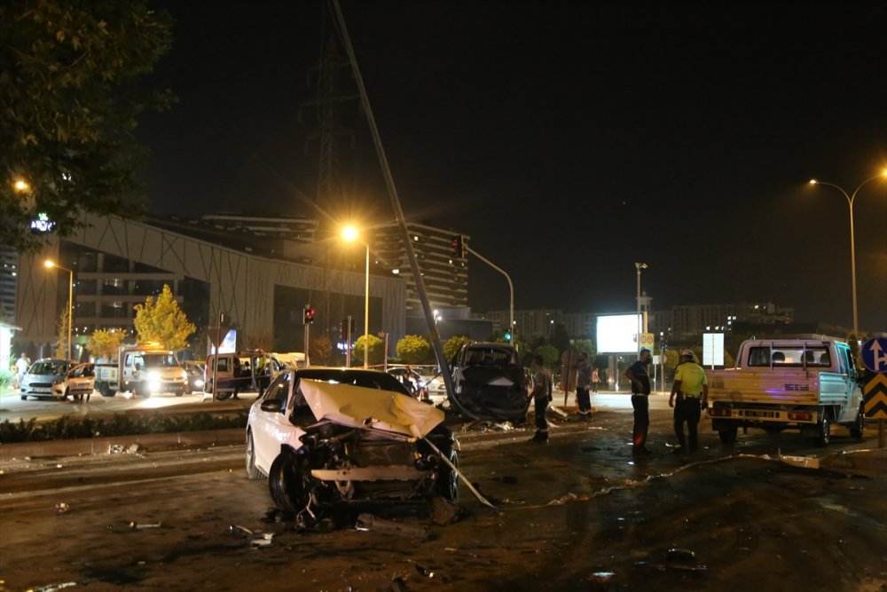 Konya'da İtfaiye Aracının Karıştığı Zincirleme Kazada 6 Kişi Yaralandı