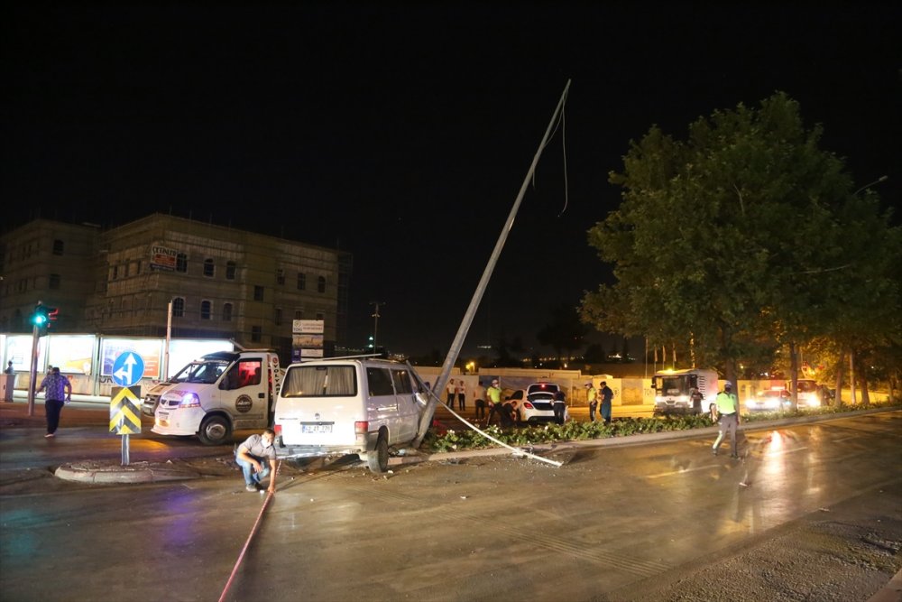 Konya'da İtfaiye Aracının Karıştığı Zincirleme Kazada 6 Kişi Yaralandı
