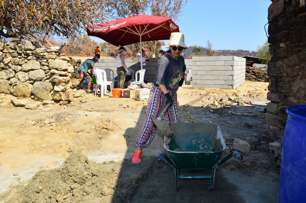 Manavgat Belediyesi Ve Gönüllülerden "Bir Kümes Bir Hayat" Projesi