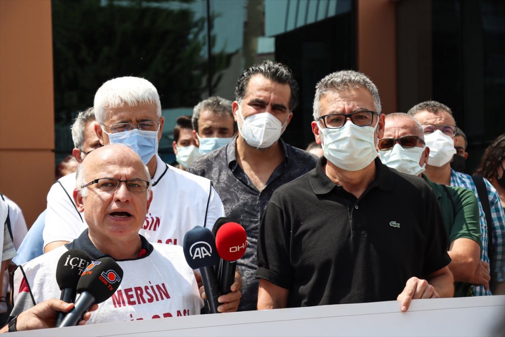Mersin'de Sağlık Çalışanları Meslektaşlarının Darbedilmesini Protesto Etti