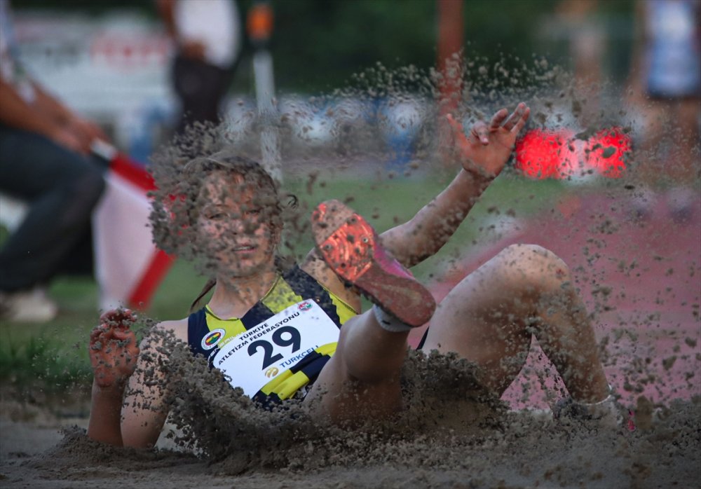 Atletizmde 18 Yaş Altı Kulüpler Ligi Finali Ve Olimpik Deneme Yarışması Mersin'de Başladı