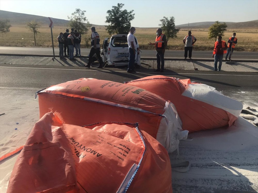 Konya'da Tır İle Kamyonetin Çarpışması Sonucu 6 Kişi Öldü, 2 Kişi Yaralandı