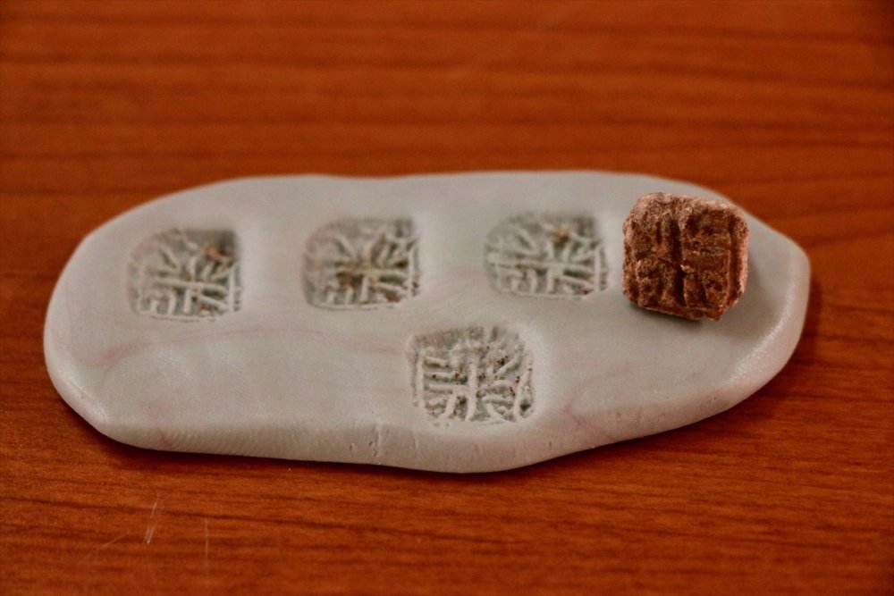 Küllüoba'da 5 Bin Yıllık Küp Mezarlarda Çocuk İskeletleri Bulundu