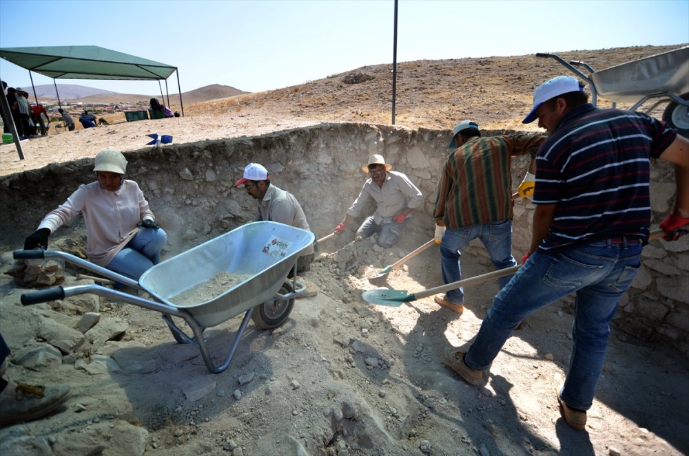 Savatra Antik Kenti'nde Tiyatro Gün Yüzüne Çıkarılıyor