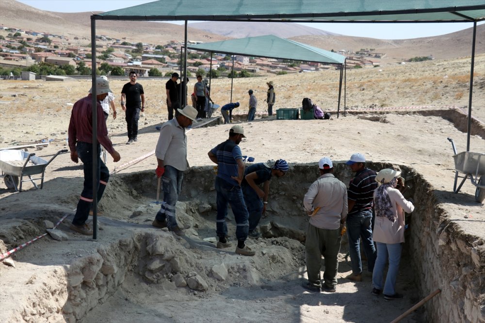 Savatra Antik Kenti'nde Tiyatro Gün Yüzüne Çıkarılıyor