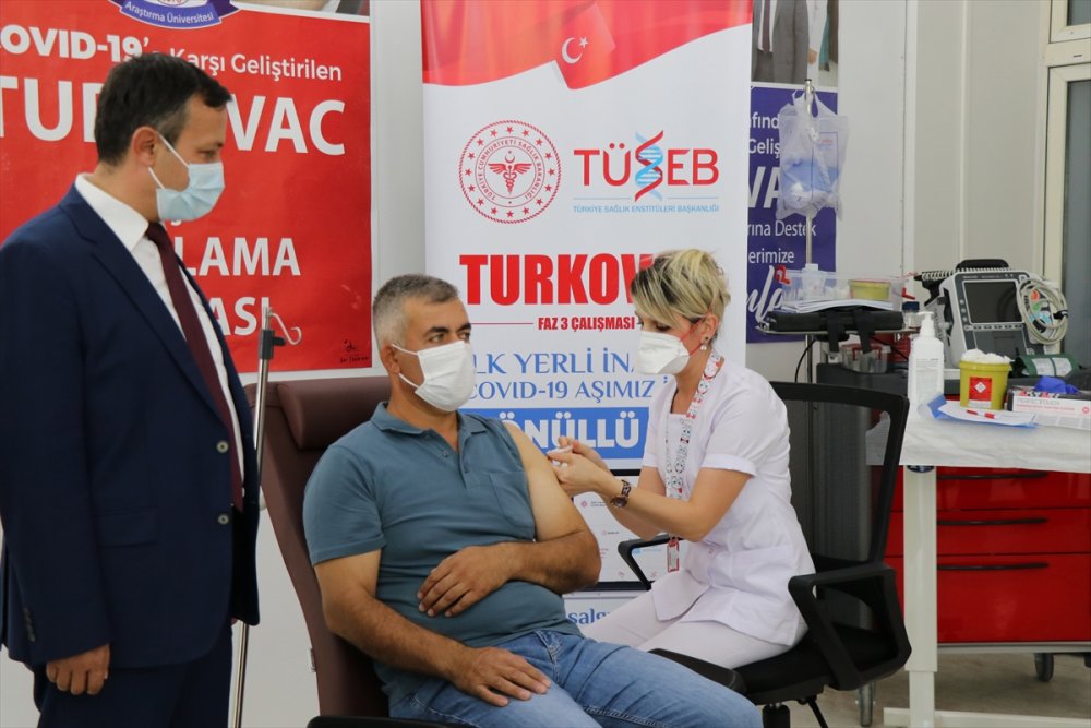 "TURKOVAC" Aşısı Geliştirildiği Erciyes Üniversitesinde Gönüllülere Uygulanıyor