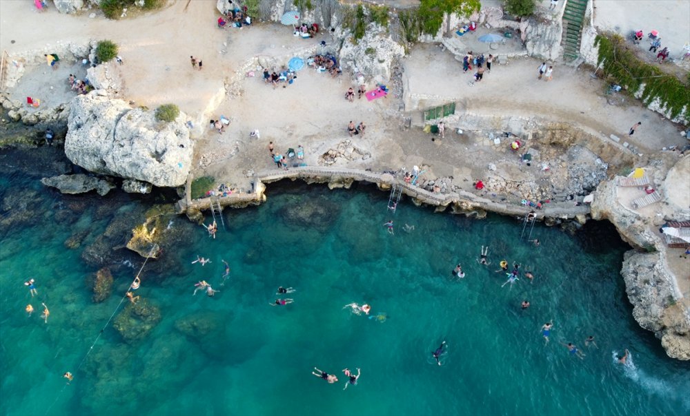 Akdeniz'in "doğal Havuzu" Yapraklı Koy, Tatilcilerin Gözdesi Oldu