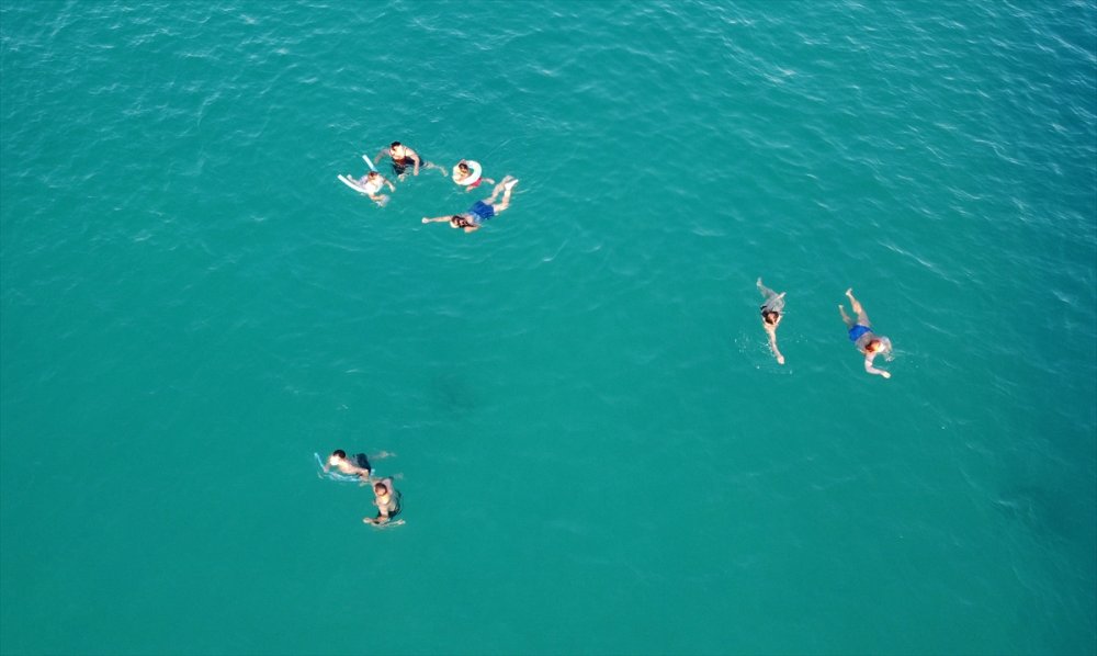 Akdeniz'in "doğal Havuzu" Yapraklı Koy, Tatilcilerin Gözdesi Oldu