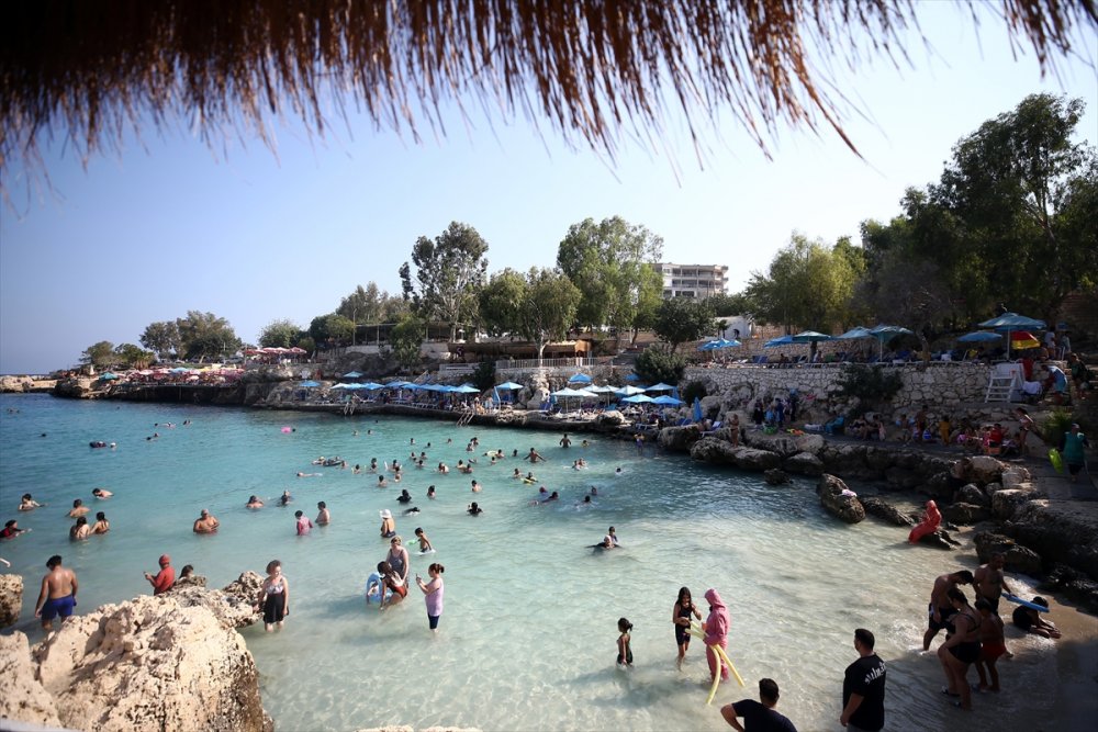 Akdeniz'in "doğal Havuzu" Yapraklı Koy, Tatilcilerin Gözdesi Oldu