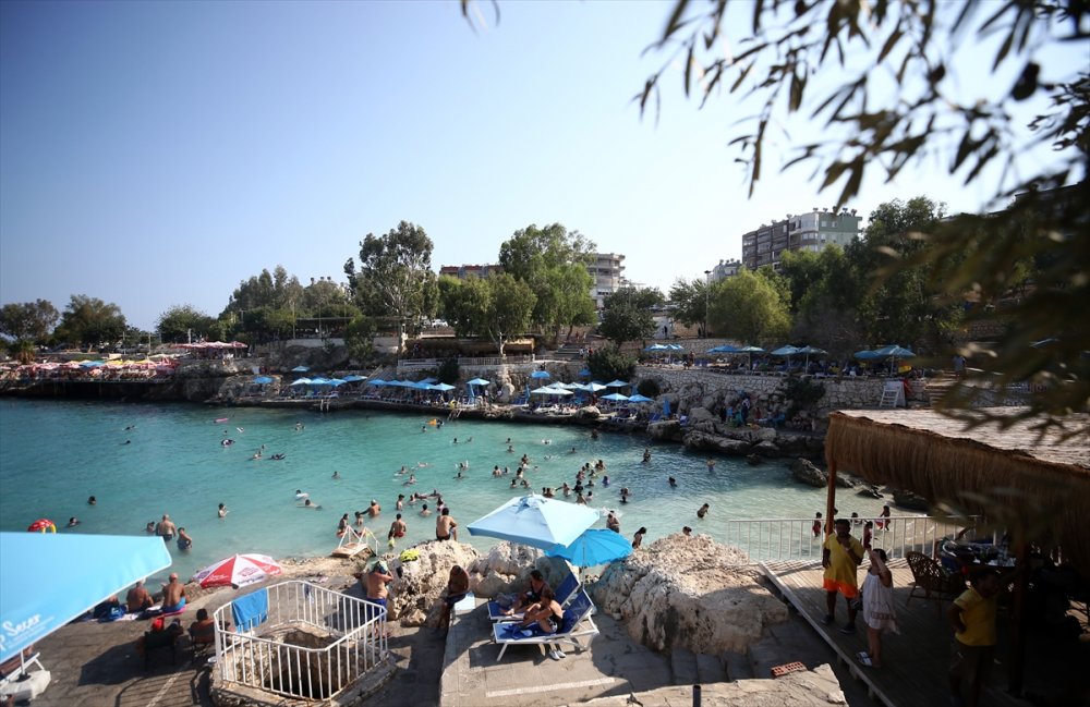 Akdeniz'in "doğal Havuzu" Yapraklı Koy, Tatilcilerin Gözdesi Oldu