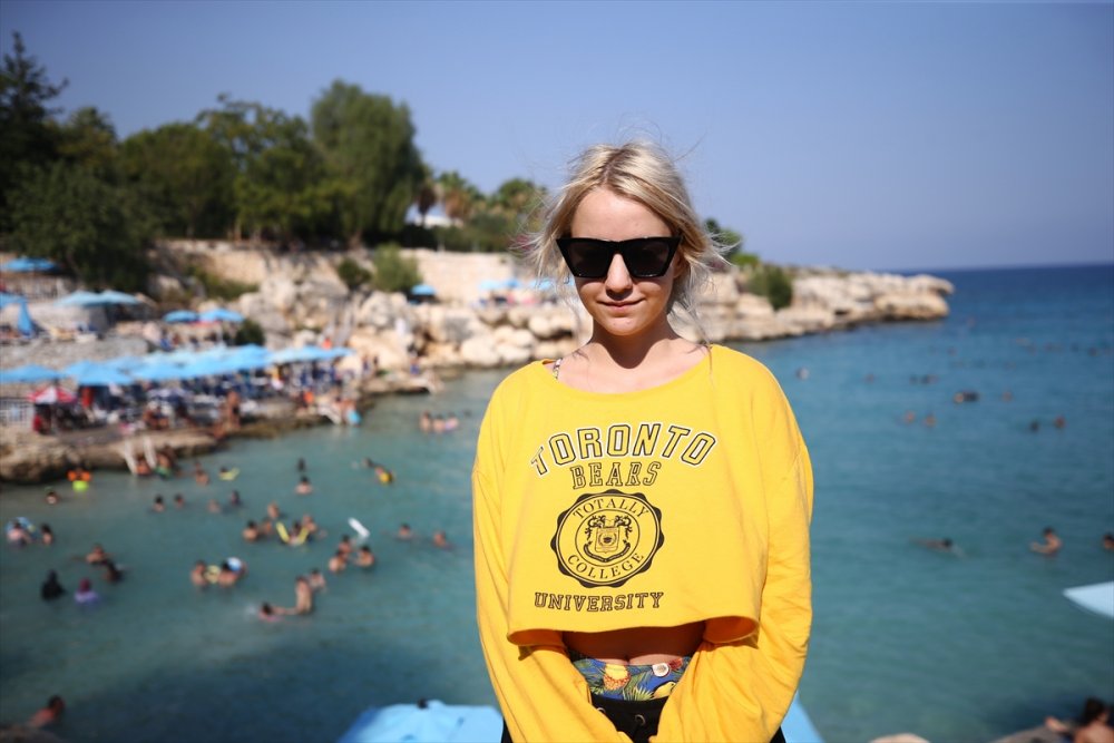 Akdeniz'in "doğal Havuzu" Yapraklı Koy, Tatilcilerin Gözdesi Oldu