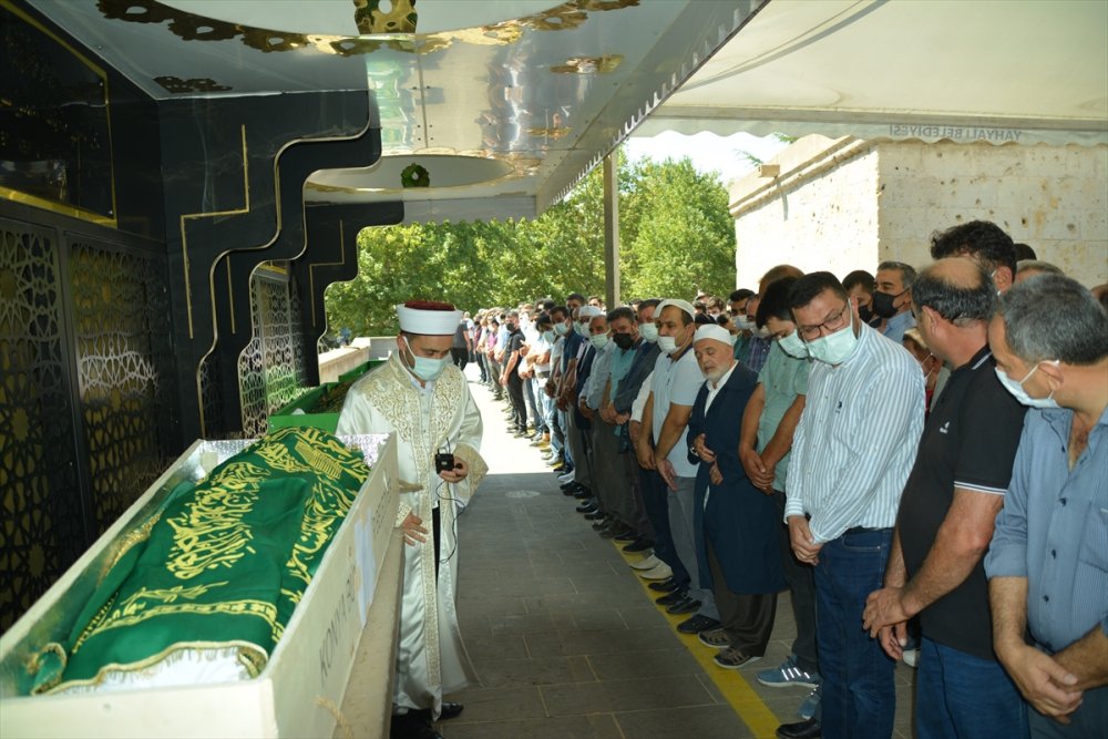 Konya'da Aynı Aileden Ölen 6 Kişi Kayseri'de Toprağa Verildi