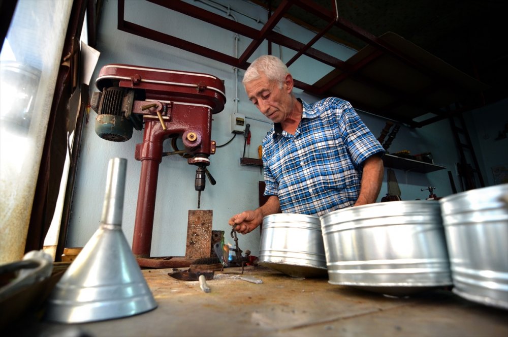 Konyalı Teneke Ustası, Ata Mirası Mesleğini Ömrünce Sürdürmek İstiyor