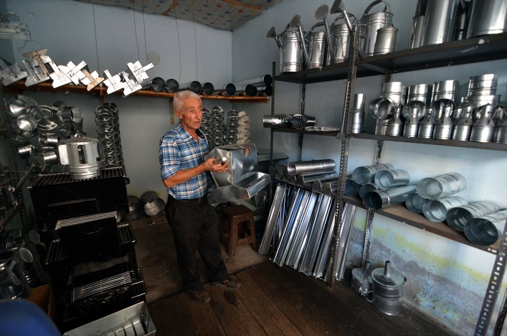 Konyalı Teneke Ustası, Ata Mirası Mesleğini Ömrünce Sürdürmek İstiyor