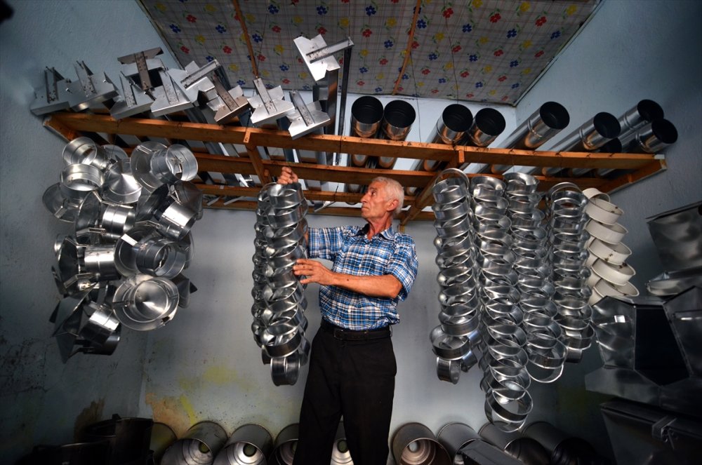 Konyalı Teneke Ustası, Ata Mirası Mesleğini Ömrünce Sürdürmek İstiyor