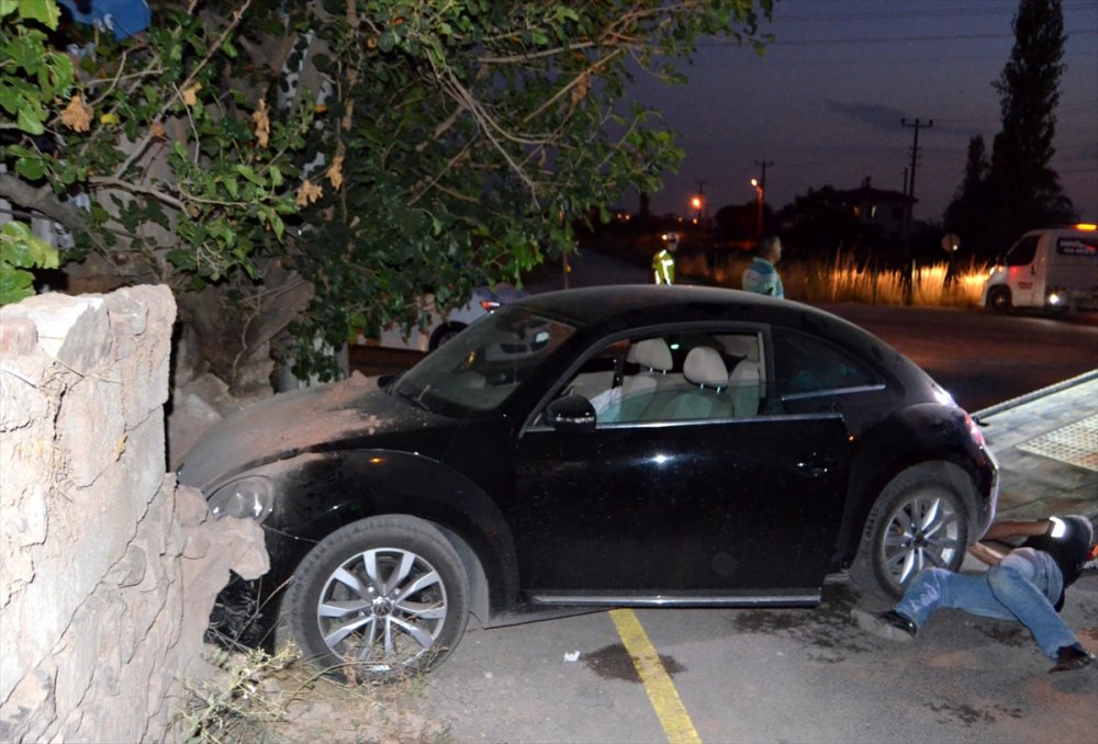 Aksaray'da İki Otomobil Çarpıştı: 5 Yaralı