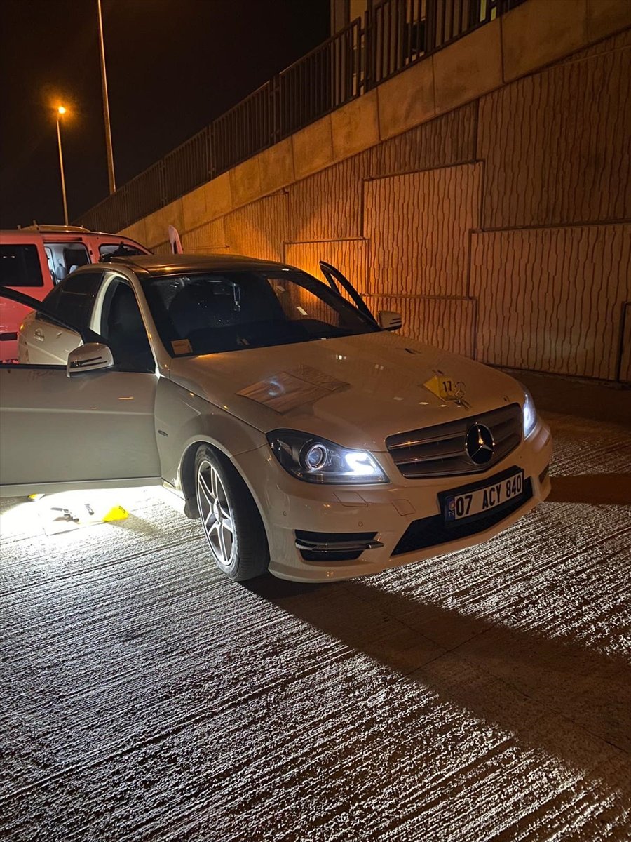 Antalya'da Tüfekle Vurulan İki Kişi Yaralandı