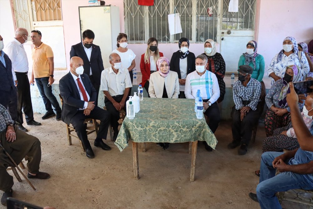 Mersin'deki Yangında Çeyizi Yanan Genç Kızı da Ziyaret Etti