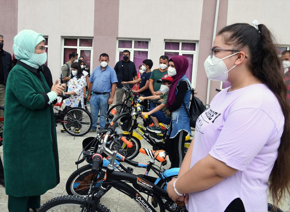 Konya Büyükşehir Belediyesi Sel Bölgesindeki 500 Çocuğa Bisiklet Hediye Etti