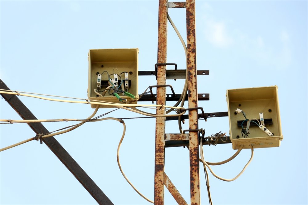 Konya'da Çıktığı Elektrik Direğinde Akıma Kapılan Kişi Öldü