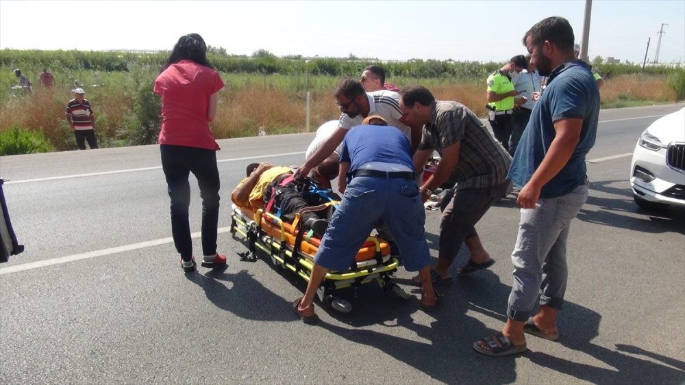 Silifke'de Motosiklet Otomobile Çarptı, Sürücü Yaralandı