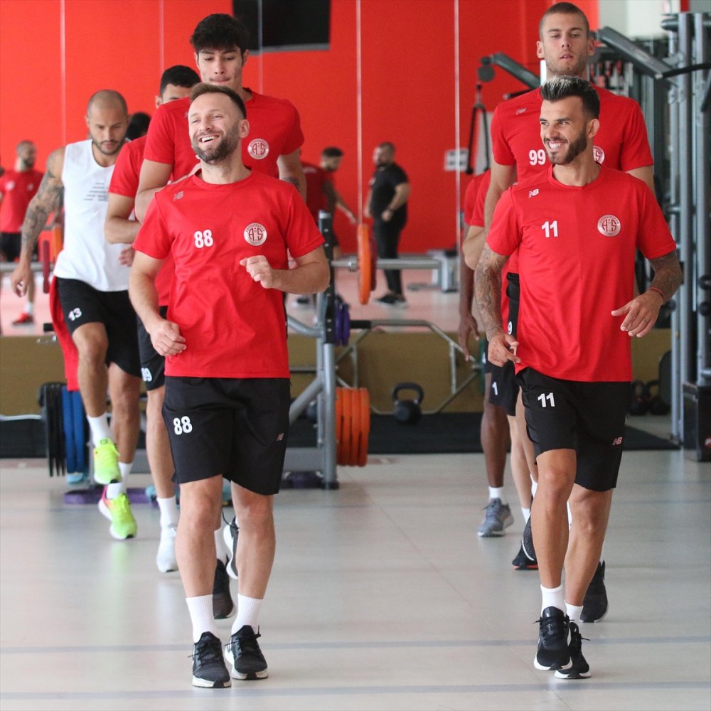 Antalyaspor Günü Çift İdmanla Tamamladı