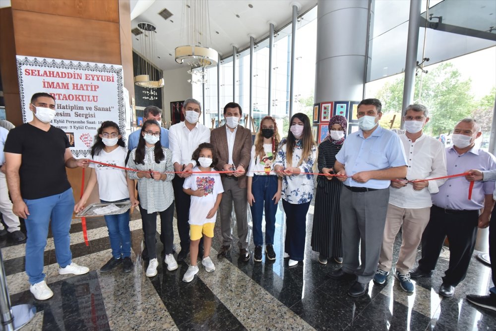 Ortaokulu Öğrencilerinin Resim Sergisi Karatay Belediyesi Hizmet Binasında Açıldı