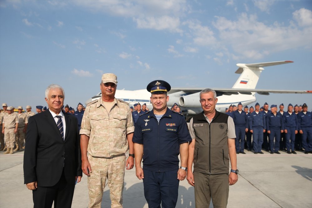 Türkiye'deki Orman Yangınlarına Müdahale Eden Rus Ekip Ülkelerine Uğurlandı