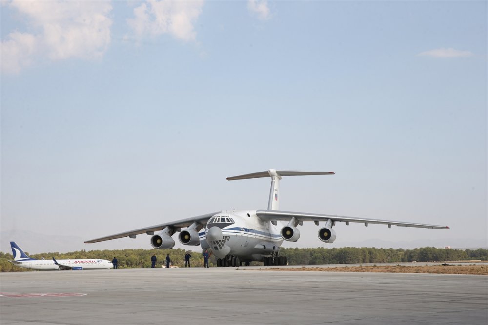 Türkiye'deki Orman Yangınlarına Müdahale Eden Rus Ekip Ülkelerine Uğurlandı