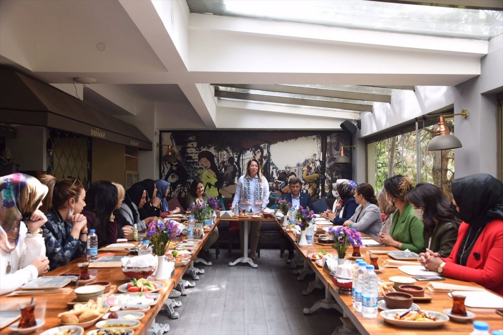 Ak Parti Eskişehir Milletvekili Emine Nur Günay, Partisinin Kadın Kollarıyla Bir Araya Geldi