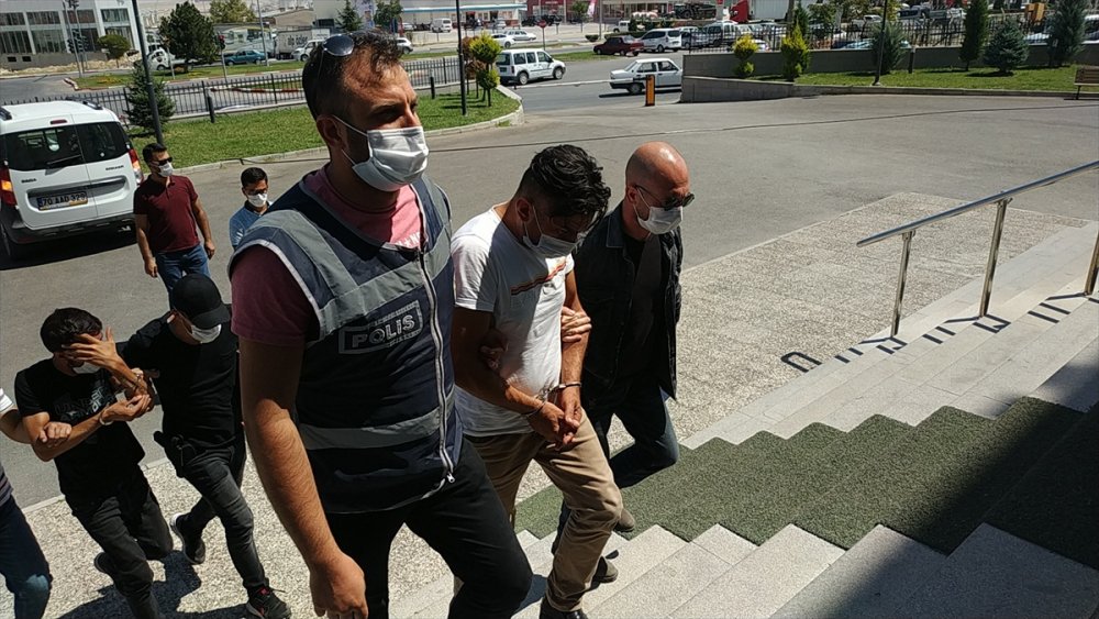 Karaman'da Hırsızlık Yaptıkları İddiasıyla 3 Kişi Tutuklandı