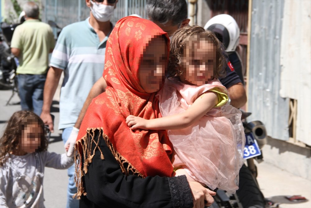 Kayseri'de Eşi Ve Çocuklarını Rehin Alıp Evi Yakmaya Çalışan Yabancı Uyruklu Kişi Gözaltına Alındı