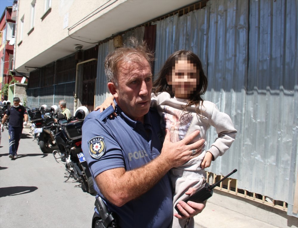 Kayseri'de Eşi Ve Çocuklarını Rehin Alıp Evi Yakmaya Çalışan Yabancı Uyruklu Kişi Gözaltına Alındı