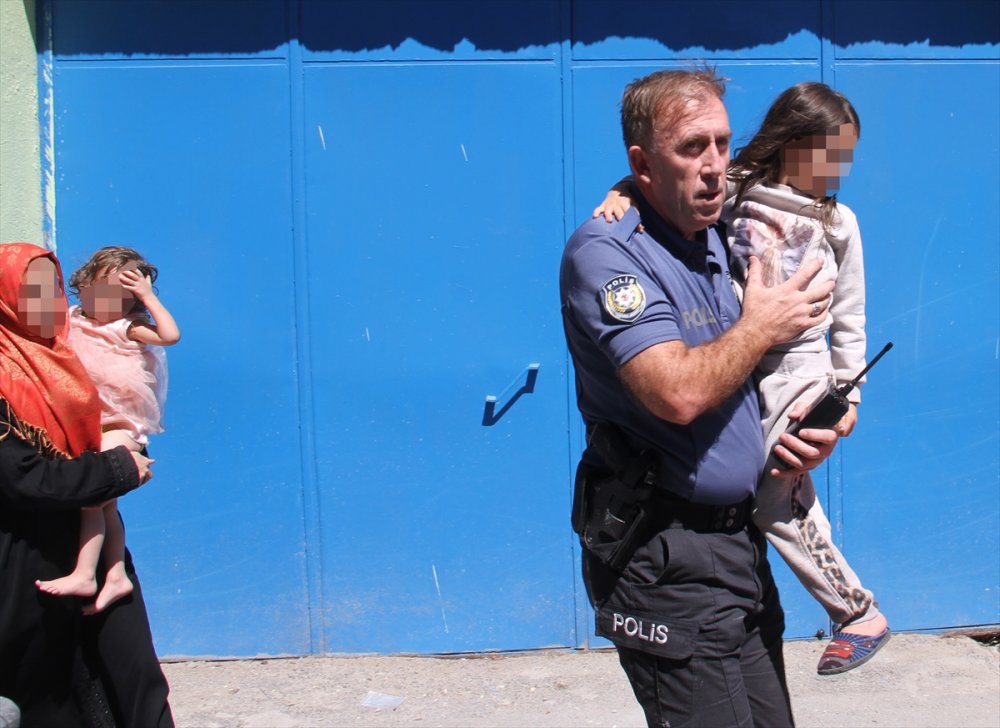 Kayseri'de Eşi Ve Çocuklarını Rehin Alıp Evi Yakmaya Çalışan Yabancı Uyruklu Kişi Gözaltına Alındı
