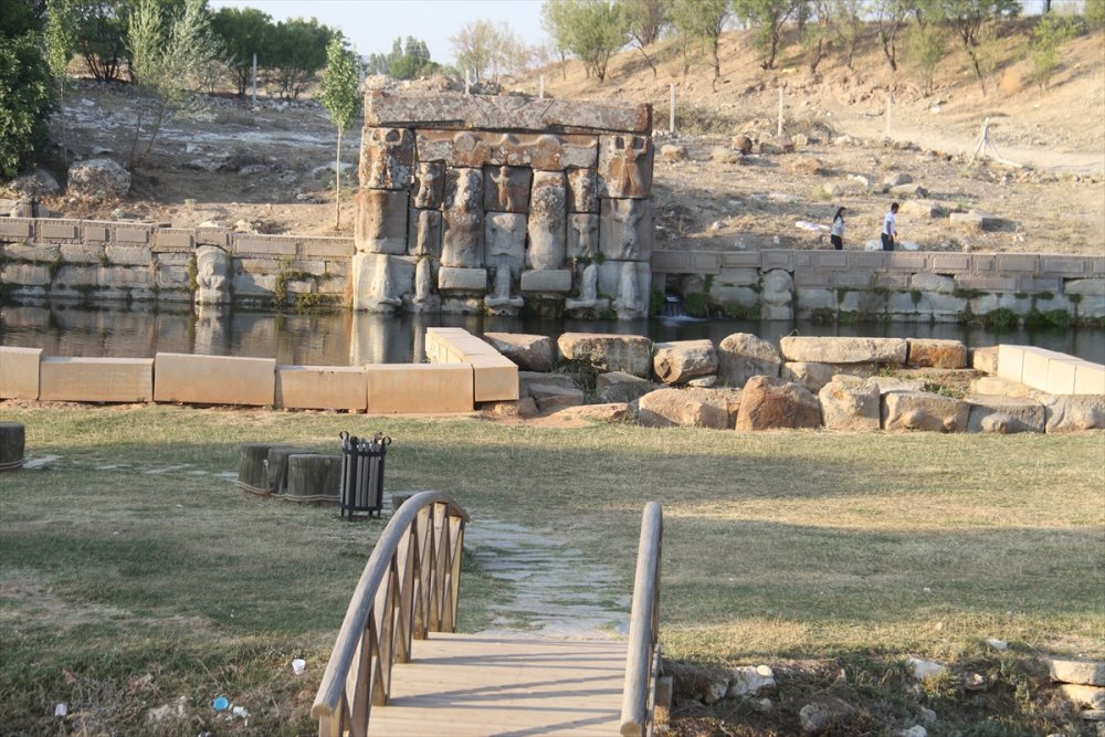 Konya'daki Hitit Su Anıtı Tarihi Ve Mimarisiyle İlgi Çekiyor