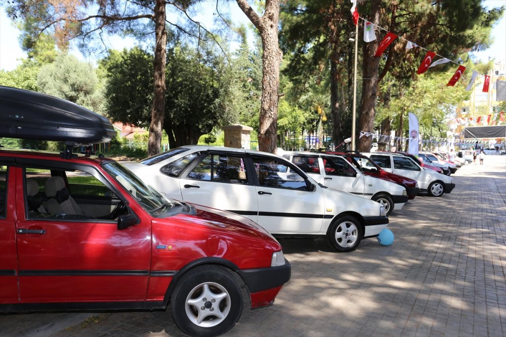Antalya'da Uno Model Otomobil Tutkunları Bir Araya Geldi