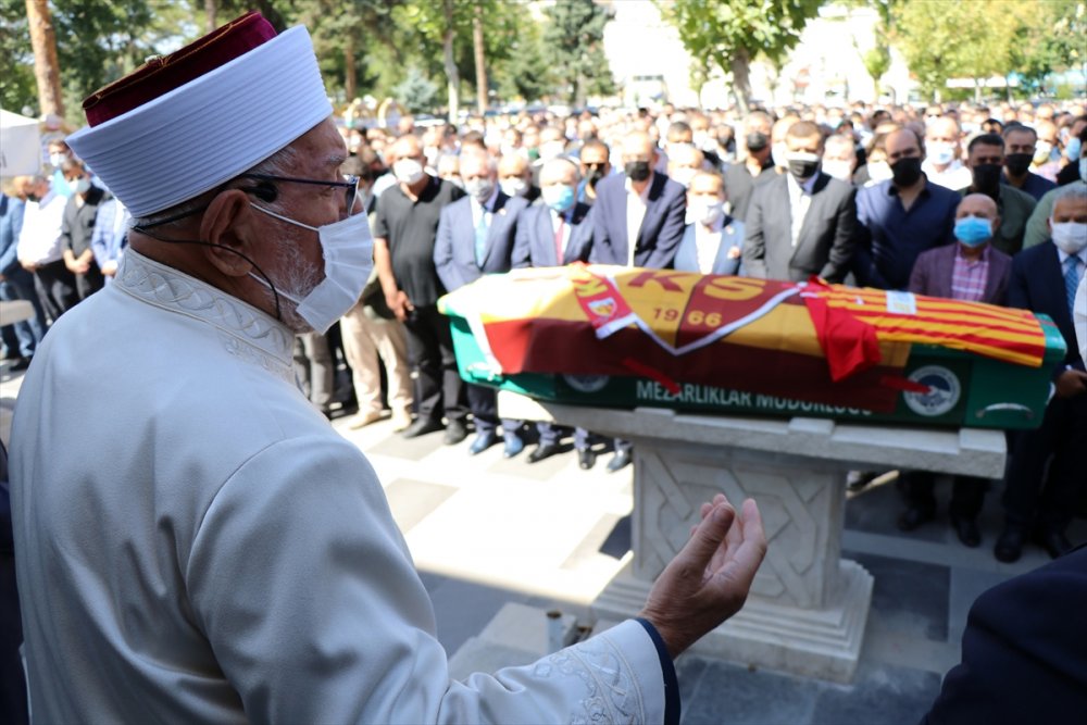 Kayserispor'un Vefat Eden Eski Başkanı Recep Mamur Toprağa Verildi