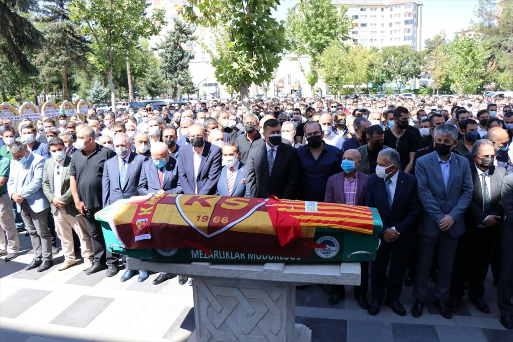 Kayserispor'un Vefat Eden Eski Başkanı Recep Mamur Toprağa Verildi
