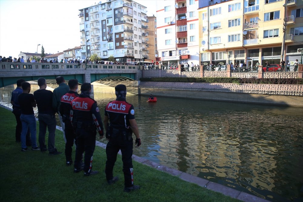 Eskişehir'de Porsuk Çayı'na Düşen Kadın Öldü