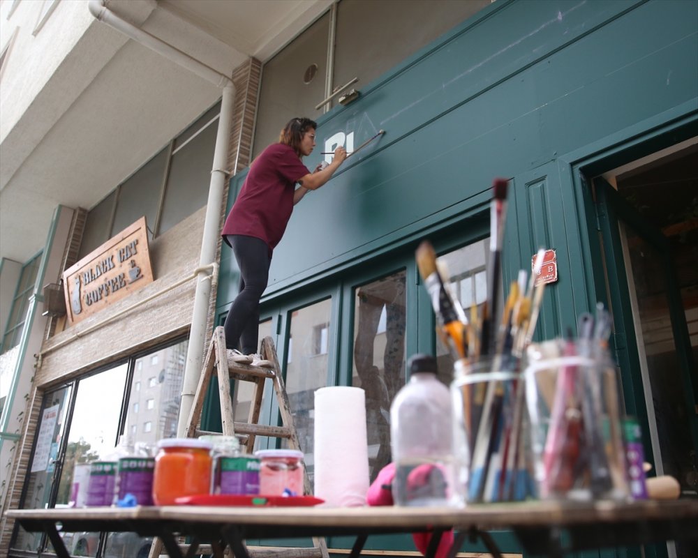 "Fırça Tabelacılığı"nın Tezini Yazan Genç Sanatçının Meslek Aşkı