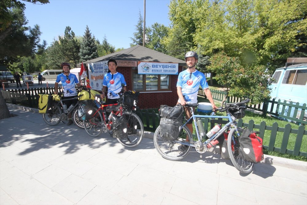 Bisikletle Avrupa Turuna Çıkan 3 Mühendis Turist, Konya'da Mola Verdi