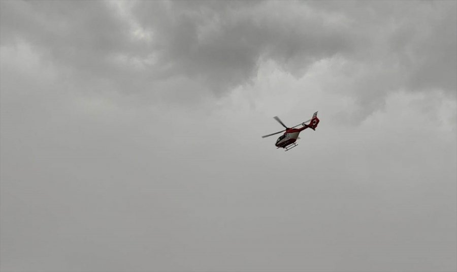 Ambulans Helikopter Kalp Krizi Geçiren Hasta İçin Havalandı