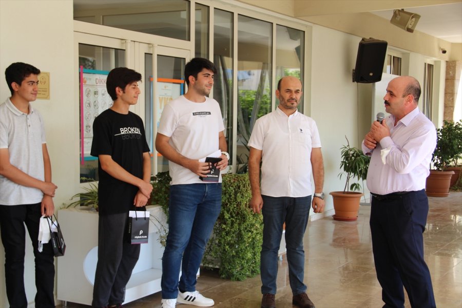 Antalya'da Yks'de İlk Bine Giren İmam Hatip Lisesi Öğrencileri İçin Ödül Töreni Düzenlendi