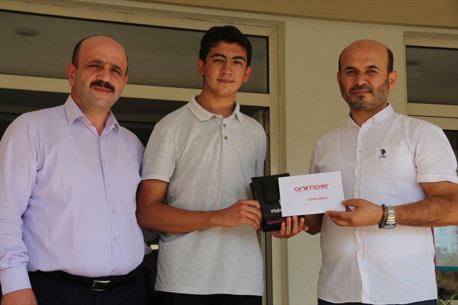 Antalya'da Yks'de İlk Bine Giren İmam Hatip Lisesi Öğrencileri İçin Ödül Töreni Düzenlendi