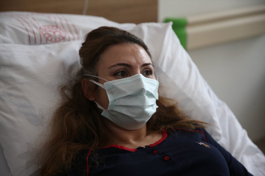 Eskişehir'de Kovid-19 Tedavisi Gören Anne, Yeni Doğan Bebeğini Tabletten İzledi