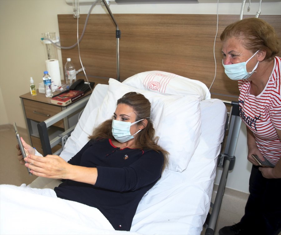 Eskişehir'de Kovid-19 Tedavisi Gören Anne, Yeni Doğan Bebeğini Tabletten İzledi